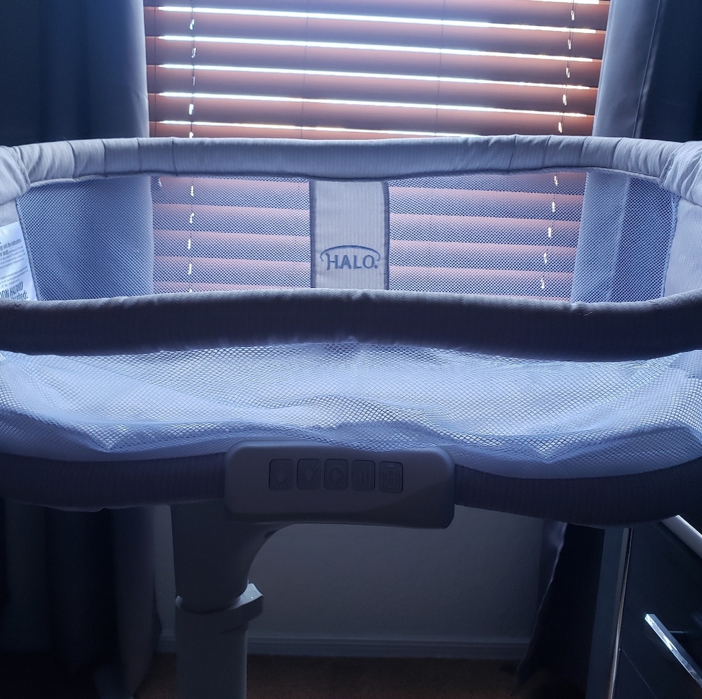 HALO Bassinest Premiere Series Swivel Sleeper